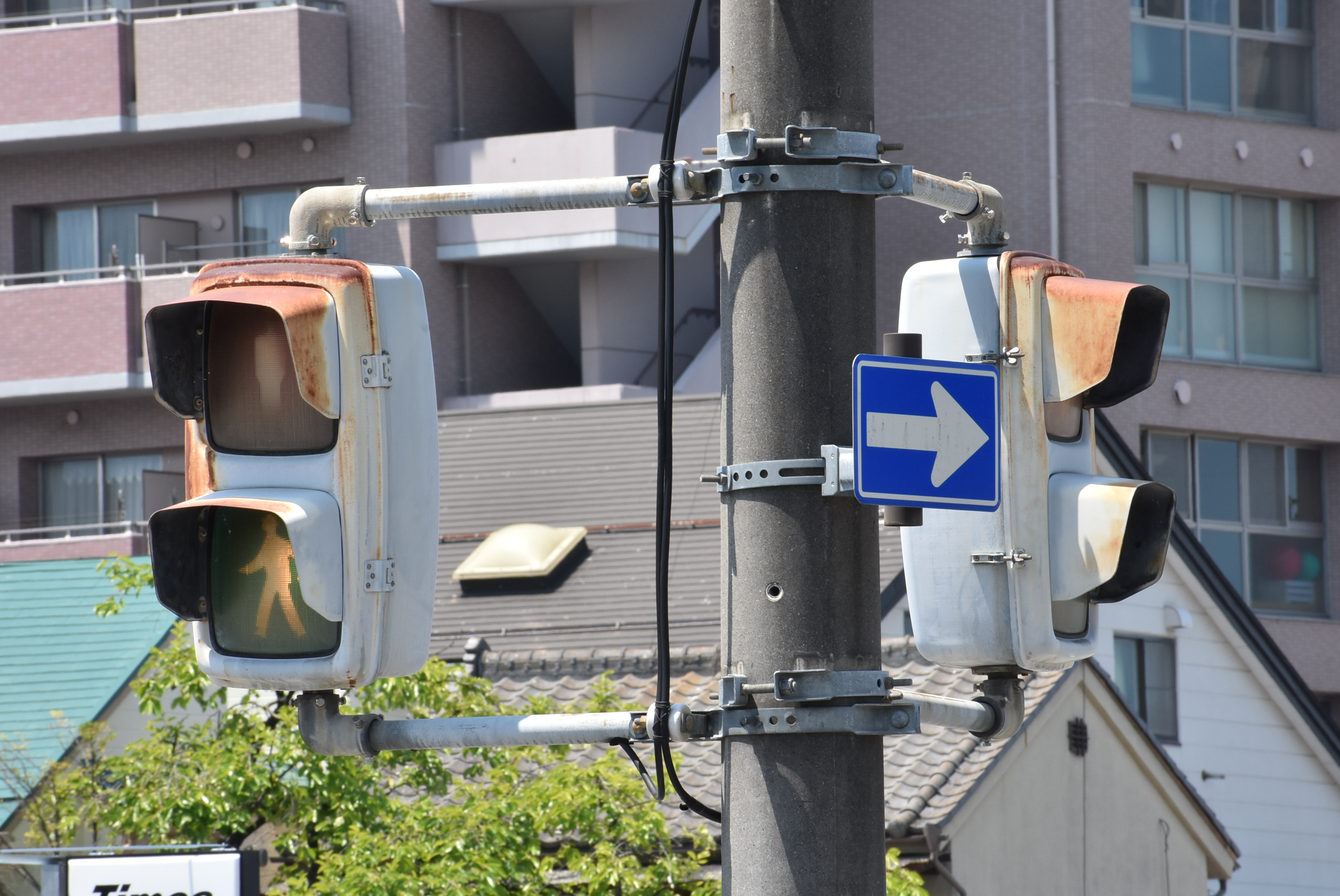 03.京三弁当箱歩灯（警交あり）｜古い信号機｜長野の交通